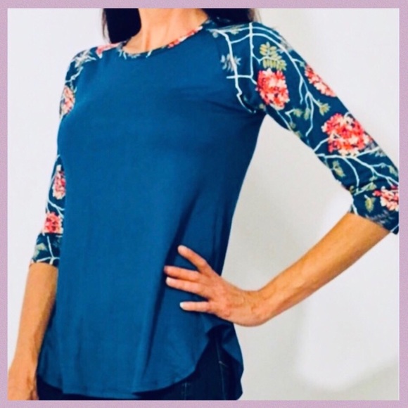 ❌DONATED❌Teal Blue Floral Sleeve Design Top - Picture 2 of 6